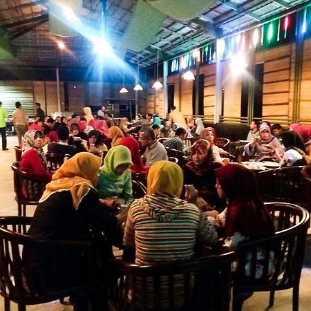 Hotel Safira Magelang Kültér fotó
