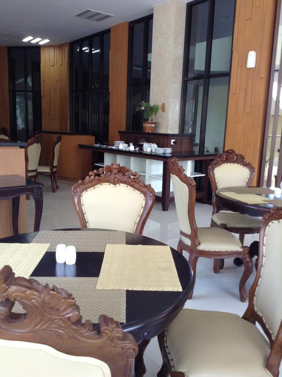 Hotel Safira Magelang Kültér fotó