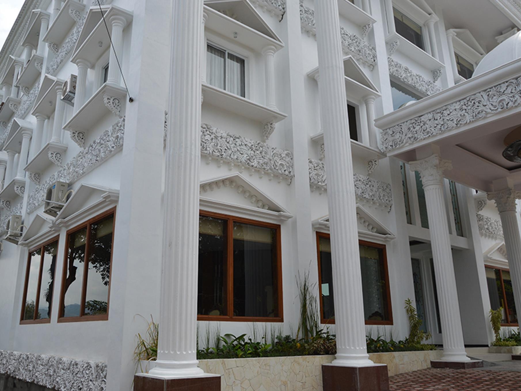 Hotel Safira Magelang Kültér fotó