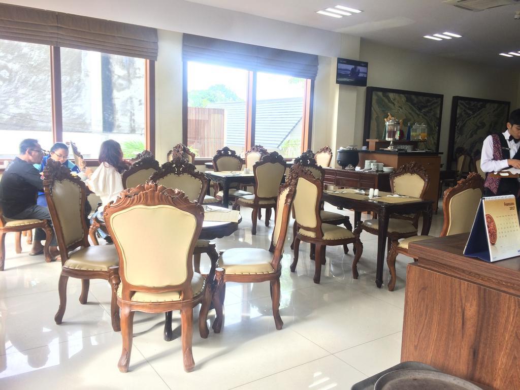 Hotel Safira Magelang Kültér fotó