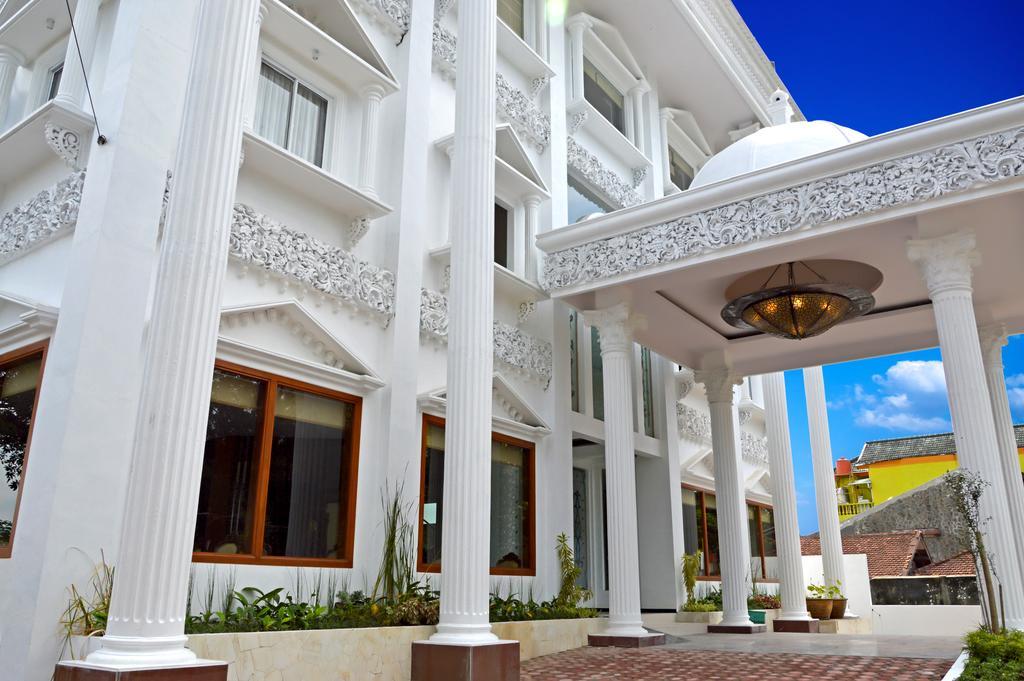 Hotel Safira Magelang Kültér fotó