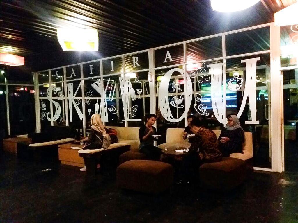 Hotel Safira Magelang Kültér fotó