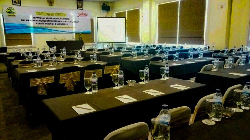 Hotel Safira Magelang Kültér fotó