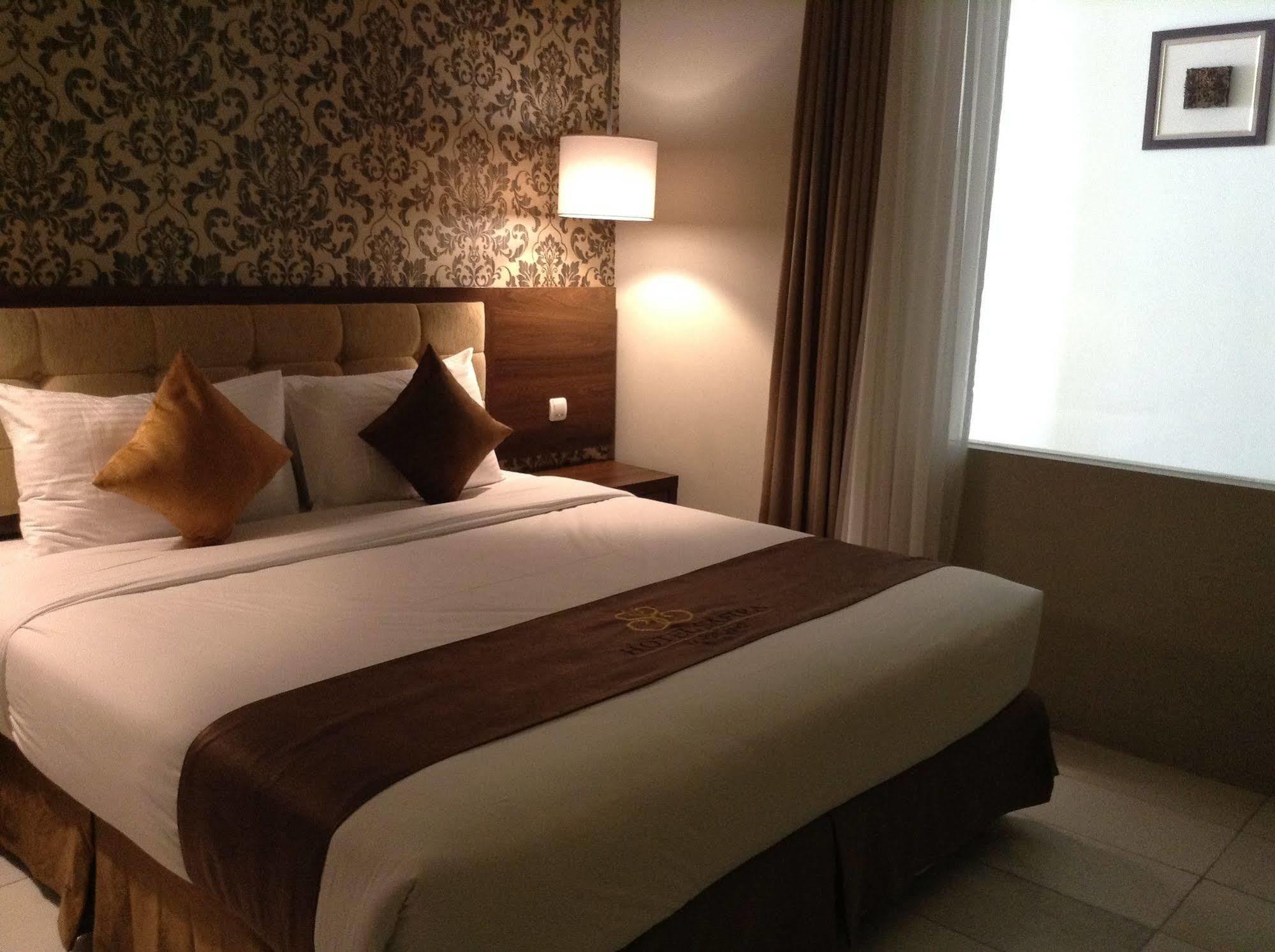 Hotel Safira Magelang Kültér fotó